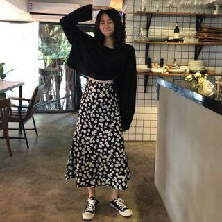 Long-sleeve Plain Cropped Top / High-waist Floral Printed Skirt