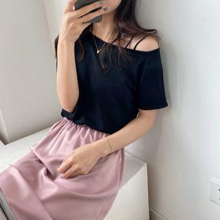 Asymmetric Cold-shoulder Short-sleeve Knit Top