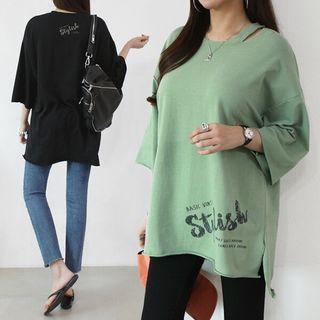 Dip-back Slit Letter T-shirt