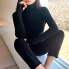 Turtle-neck Thumb-hole Rib-knit Top