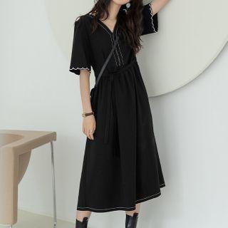 Contrast Trim Short-sleeve V-neck Midi A-line Dress