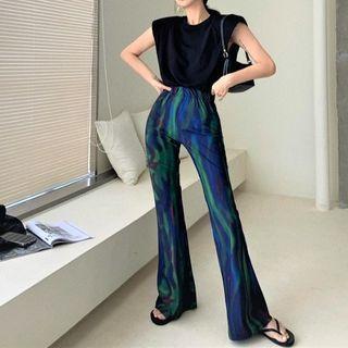 Sleeveless Plain Top / Tie-dye Boot-cut Pants