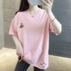 Short-sleeve Bird Embroidered Ripped T-shirt