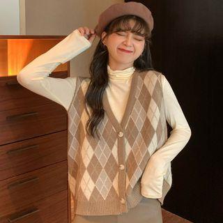 V-neck Argyle Button-up Vest / Mock-neck Plain Top