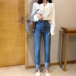 Cropped Vest / Plain Shirt / Straight Cut Washed Jeans