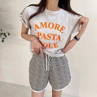 Short-sleeve Lettering T-shirt / Patterned Shorts