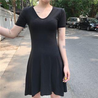 Plain V-neck Short-sleeve Knit Dress