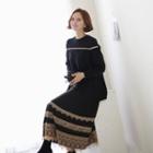 Contrast-trim Pleat-back Sweater