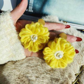 Faux Pearl Yarn Flower Earring
