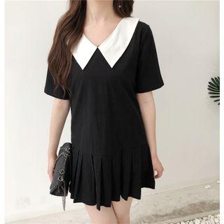 Color-block Short-sleeve Pleated Dress