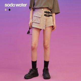 Buckled-accent Plain Shorts