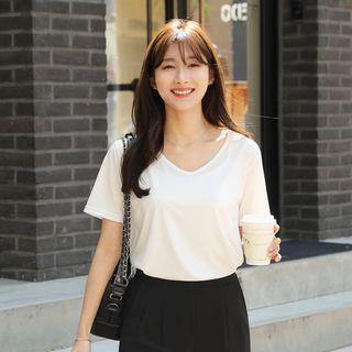 Round / V-neck Basic T-shirt