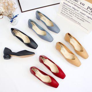 Square-toe Round Heel Dorsay Pumps