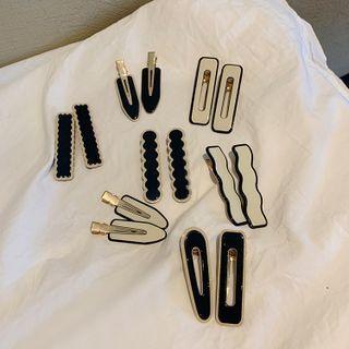 Set Of 2: Contrast Trim Hair Clip