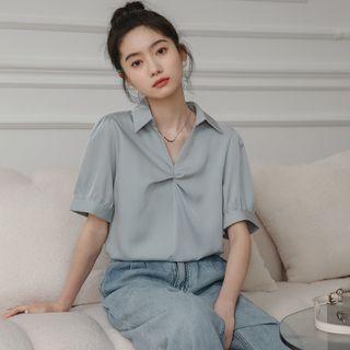 Short-sleeve Twist Blouse