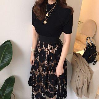 Plain Short-sleeve Knit Top / Lace A-line Skirt / Set