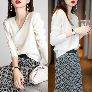 Long-sleeve V-neck Plain Knit Top + High-waist Pattern Skirt