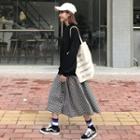 Open-back Sweatshirt / Plaid A-line Midi Skirt