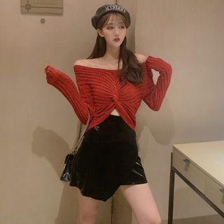 Off-shoulder Sweater / Faux Leather Mini Sheath Skirt