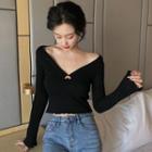 V-neck Long-sleeve Cropped Top Black - One Size