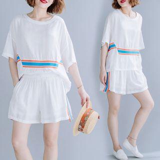 Set : Round-neck T Shirt + Loose-fit Shorts
