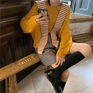 Plain Sweater / Striped Scarf