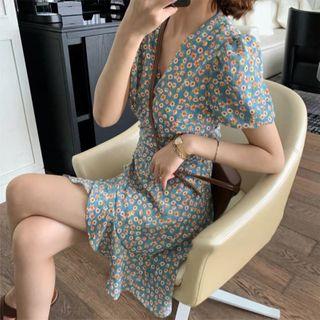 V-neck Daisy Print A-line Dress