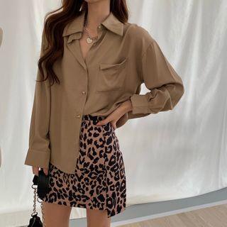 Plain Shirt / Leopard Print A-line Skirt
