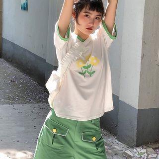 Flower Print Crewneck T-shirt / Dual-pocket Cargo Shorts