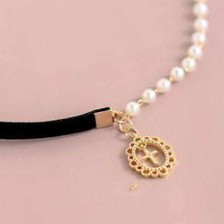 Asymmetric Rhinestone Pendant Faux Pearl Velvet Choker 1 Pc - Asymmetric Rhinestone Pendant Faux Pearl Velvet Choker - One Size
