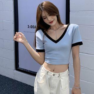 Short-sleeve V-neck Contrast Trim Cropped T-shirt