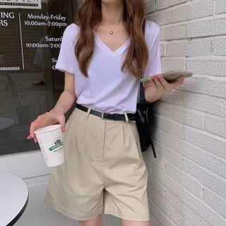 Short-sleeve V-neck T-shirt / Plain Shorts