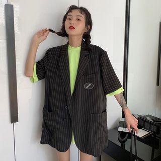 Elbow-sleeve Crew-neck T-shirt / Elbow-sleeve Striped Blazer