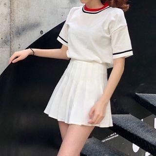 Striped Trim Short Sleeve Top / Pleated A-line Skirt / Set