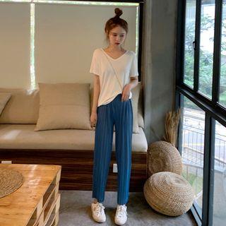 Plain T-shirt / Pleated Straight-cut Pants