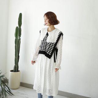 Tie-side Heart Patterned Knit Vest