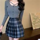 Long-sleeve T-shirt / Plaid Pleated Mini A-line Skirt