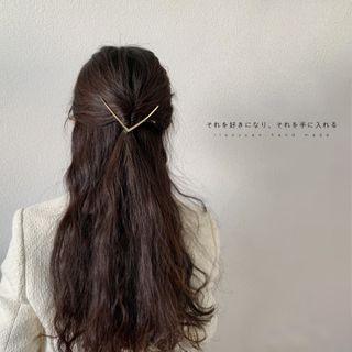 V Shape Hair Clip Gold - One Size