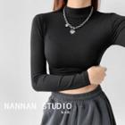 Mock-neck Slim-fit Crop T-shirt In 5 Colors
