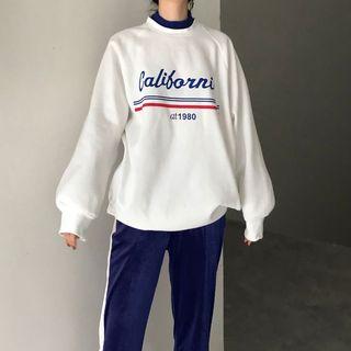 Lettering Sweatshirt / Striped Sweatpants
