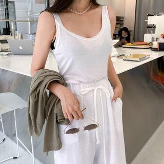 U-neck Sleeveless Silky Top