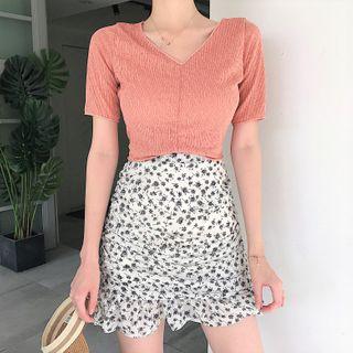 Plain Short-sleeve Top / Floral A-line Skirt