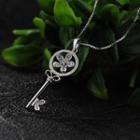 18k White Gold Diamond Key To My Heart Pendant Necklace (0.1cttw) (free 925 Silver Box Chain, 16)