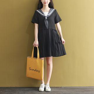 Short-sleeve Collar A-line Pleated Dress