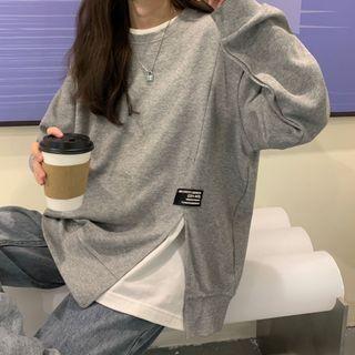Lettering Patch Slit-hem Sweatshirt
