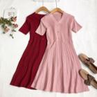 Short-sleeve V-neck Slim-fit Knit Dress