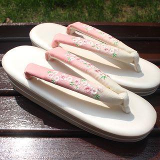 Floral Embroidered Geta Sandals