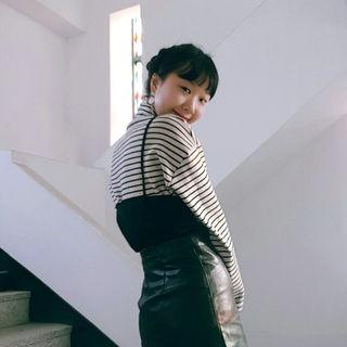 Turtle-neck Drop-shoulder Stripe Top