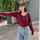 Raglan-sleeve U-neck T-shirt