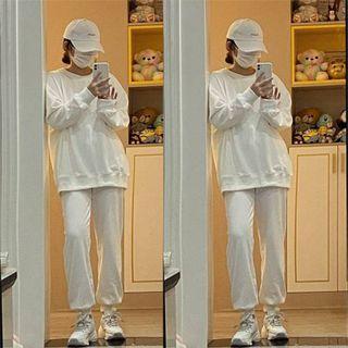 Set: Plain Sweatpants + Sweatshirt